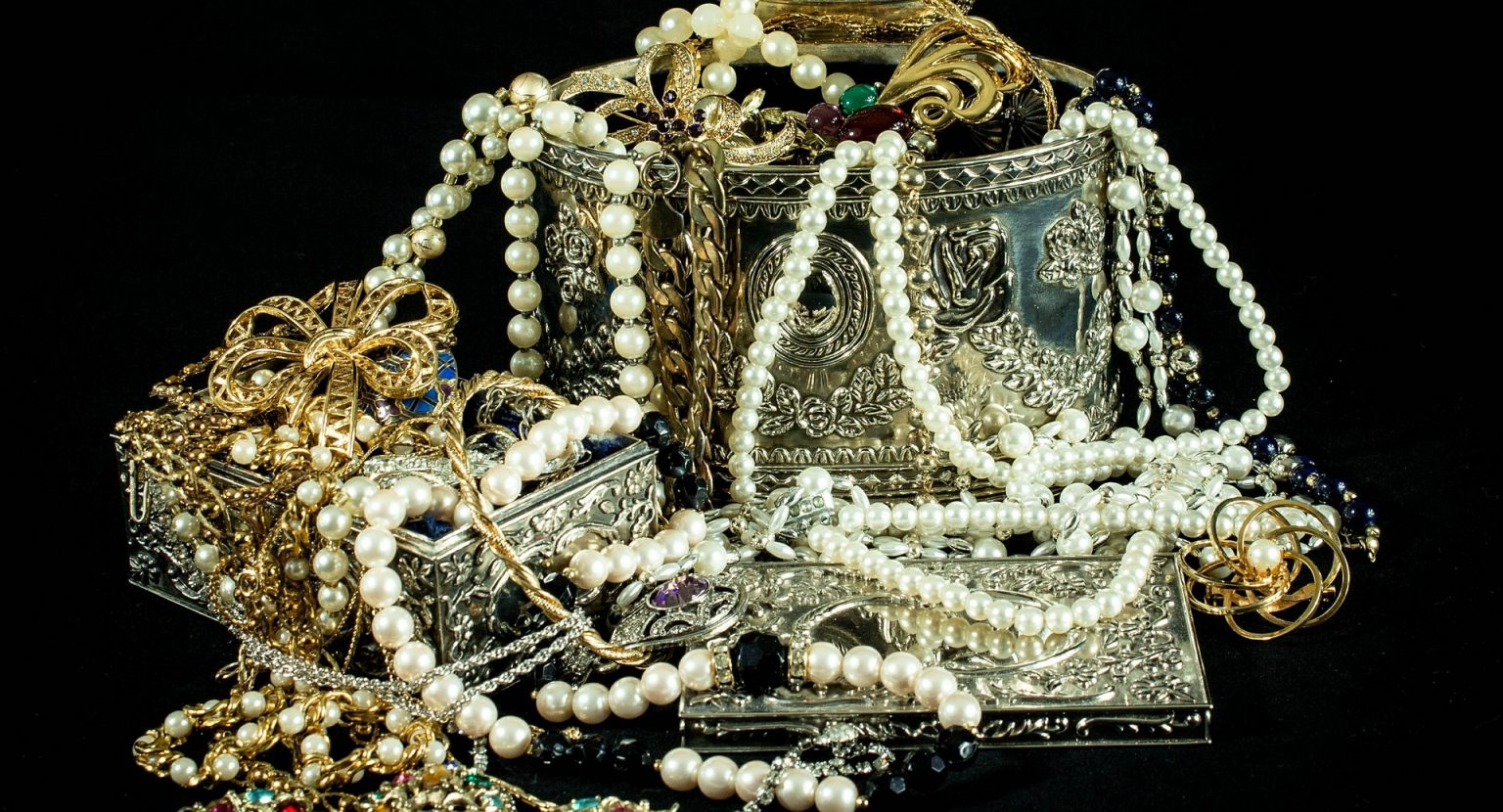 Learn How To Identify Unmarked Costume Jewelry Before Going To Auction